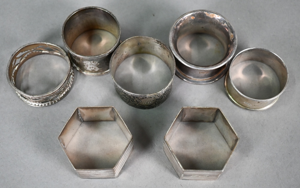 Cased pair of hexagonal napkin rings, The Alexander Clark Co. Ltd., Birmingham 1936, to/w four other - Image 4 of 4