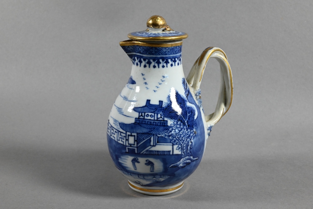 An 18th century Chinese export blue and white sparrow-beak jug and cover with moulded pomegranate - Image 7 of 17