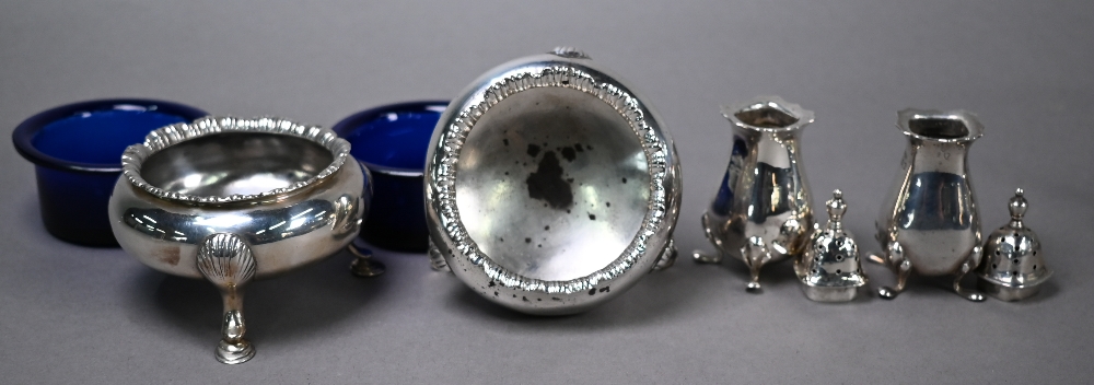 Pair of Victorian silver circular open salts in the Georgian manner, on hoof feet, George - Image 2 of 3