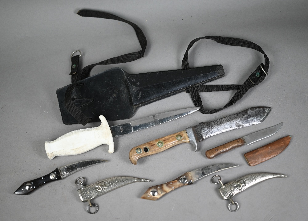 Various hunting knives including 'Original Buffalo Skinner' by B & D, with two piece antler - Image 2 of 4