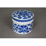 An 18th century Chinese blue and white cylindrical jar/caddy and cover painted in underglaze blue