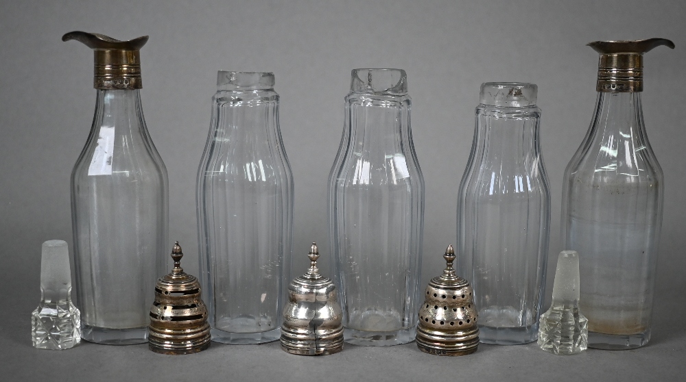 George III oval silver cruet with wooden platform, engraved and pierced sides and scroll feet, - Image 3 of 4