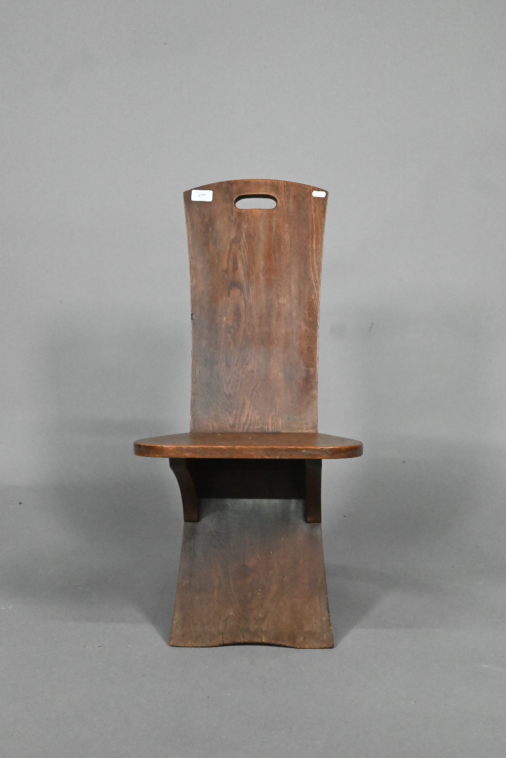 An Arts & Crafts oak/elm chair in the manner of John Hassall, 75 cm h o/all - Image 4 of 5