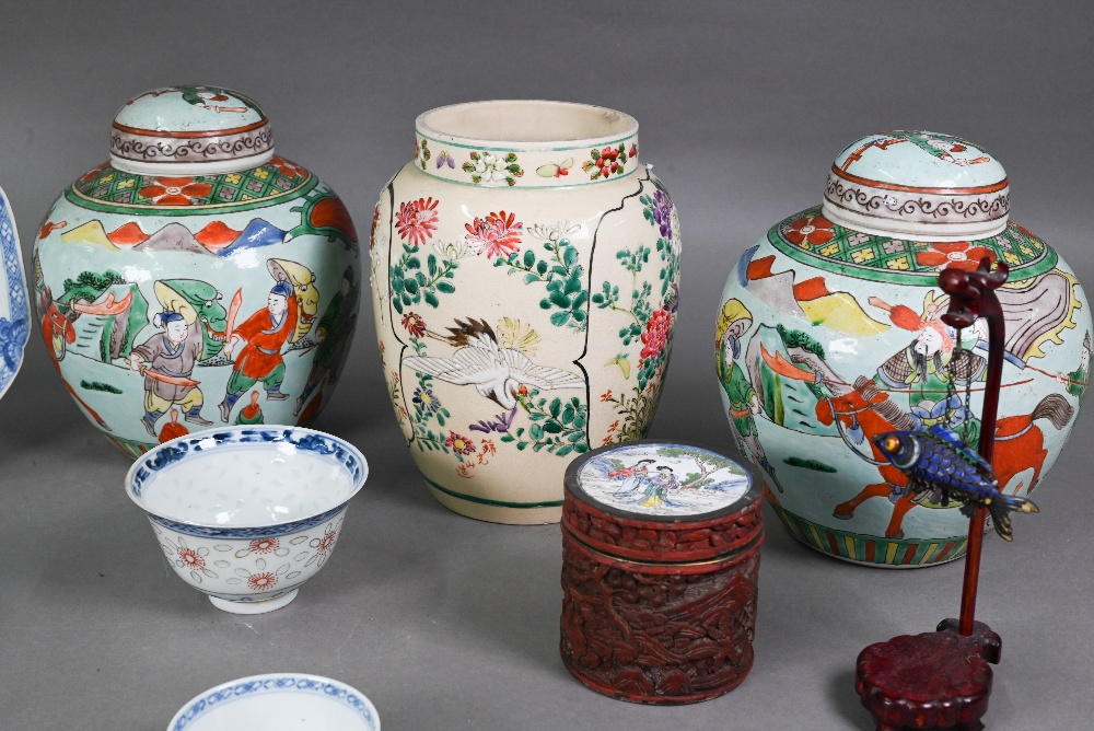 A pair of early 20th century Chinese ginger jars with domed covers, painted in the famille verte - Image 6 of 7