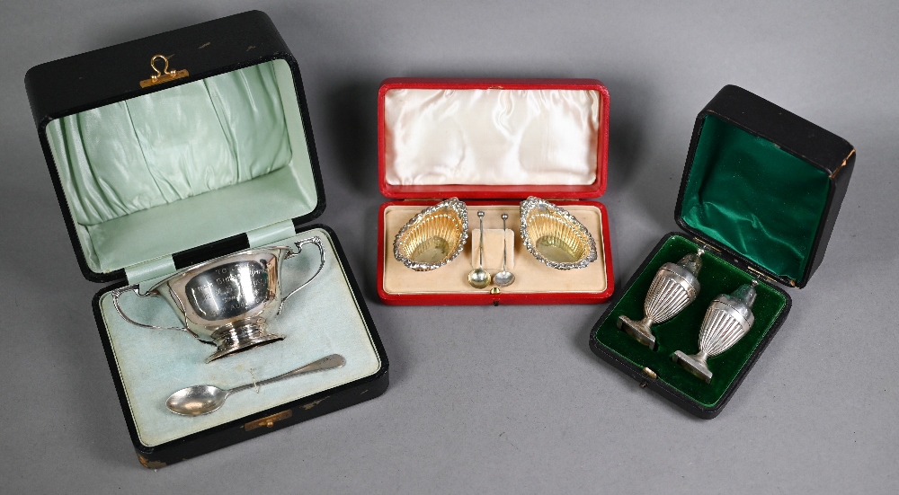 Cased silver two-handled Christening bowl and spoon, Birmingham 1930, to/w a late Victorian cased