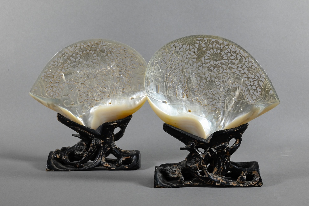 A pair of 19th century Chinese mother-of-pearl ornamental shells, late Qing dynasty, each one - Image 9 of 9