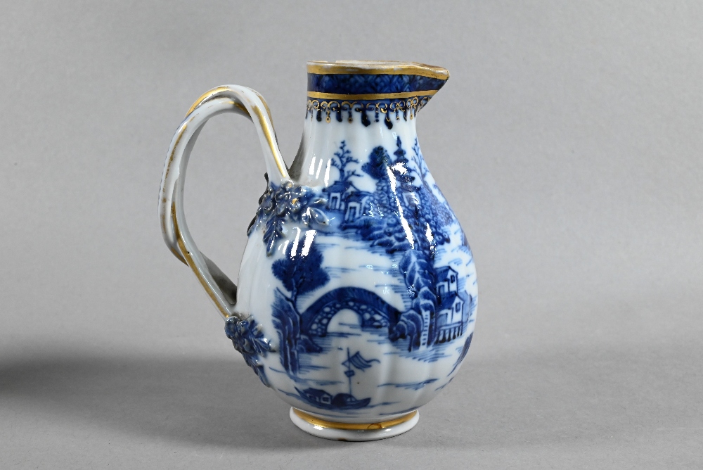 An 18th century Chinese export blue and white sparrow-beak jug and cover with moulded pomegranate - Image 5 of 17