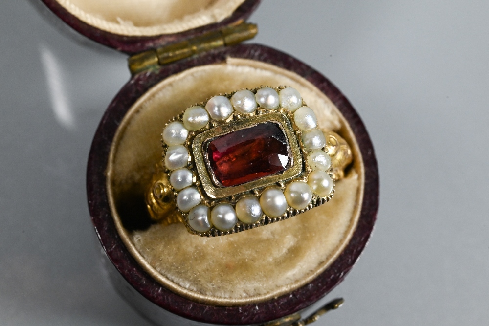 An early 19th century mourning ring, yellow gold set with rectangular seed pearl border enclosing - Image 4 of 7