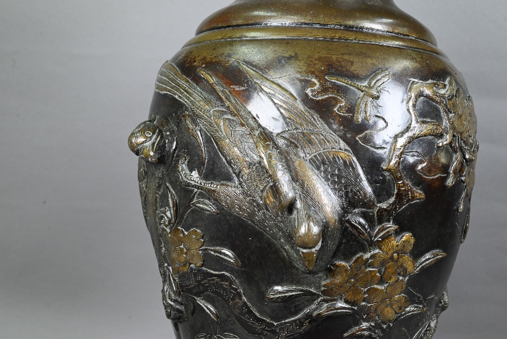 A Large Japanese Yoshida workshop bronze baluster vase, Meiji period (1868-1912) with incised leiwen - Image 7 of 12