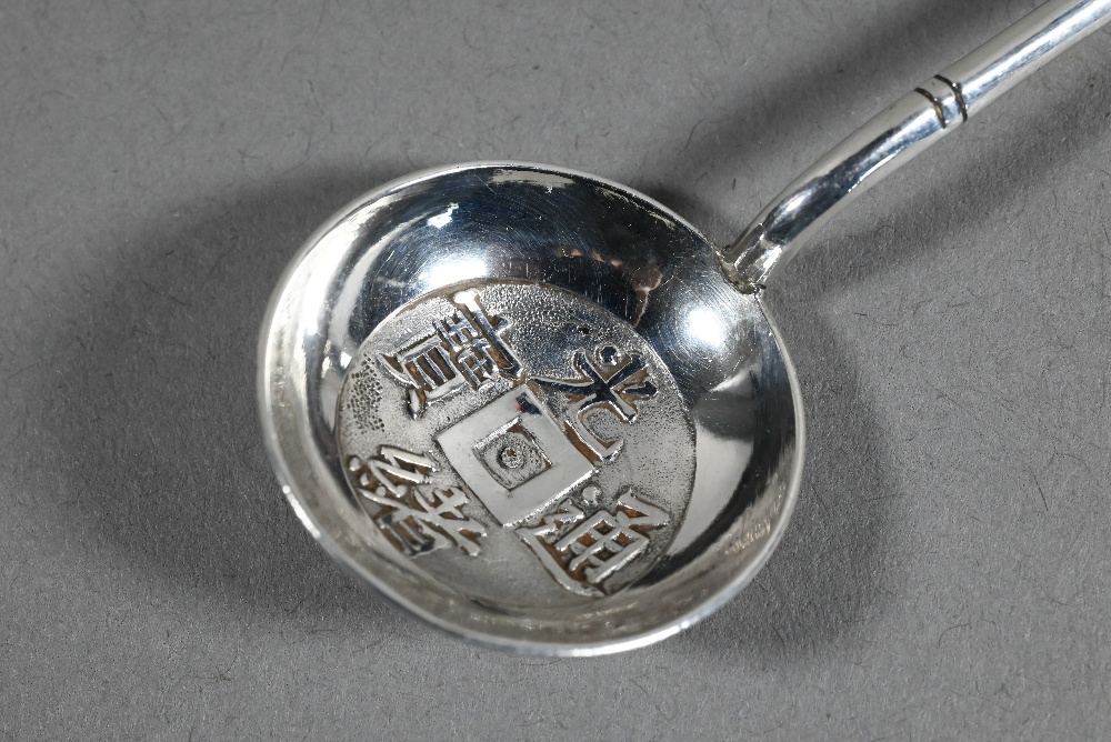 A small collection of late 19th or early 20th century Chinese export novelty silver miniatures - Image 12 of 19