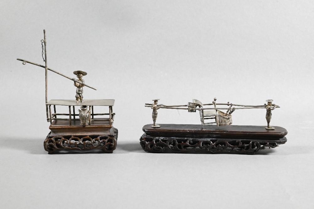A small collection of late 19th or early 20th century Chinese export novelty silver miniatures - Image 3 of 19
