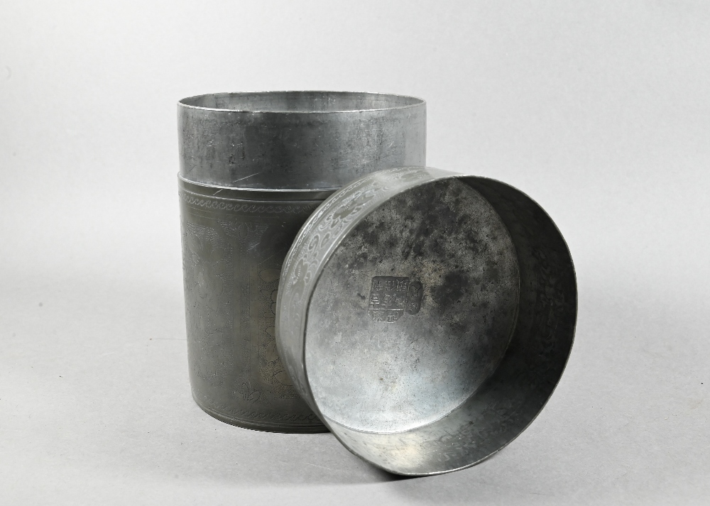 An early 20th century Chinese Swatow lead tea caddy and cover of cylindrical form, richly engraved - Image 4 of 9