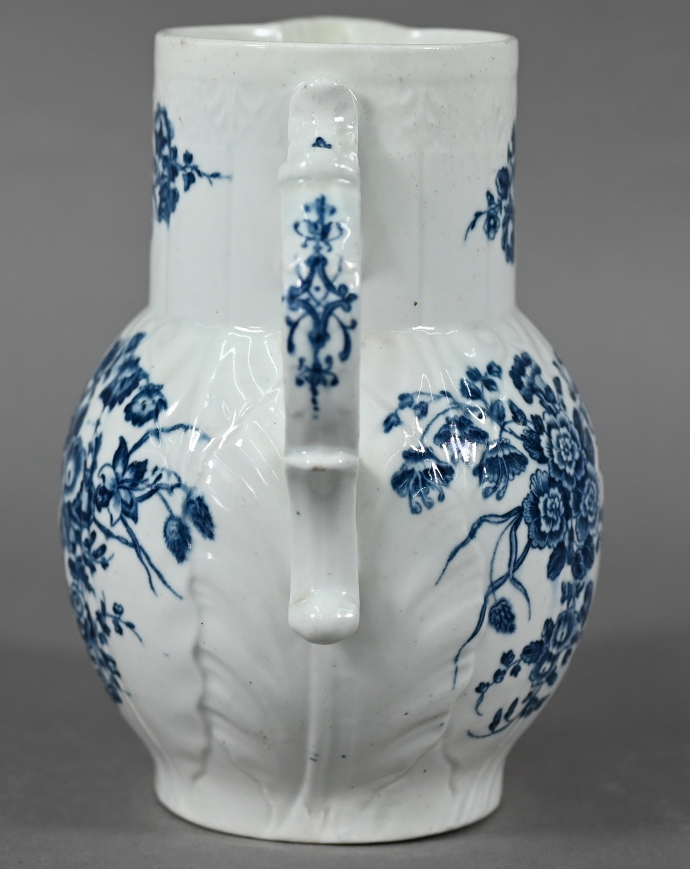 First Period Worcester cabbage-leaf jug with Bacchus-mask spout and scroll handle, printed with blue - Image 4 of 5