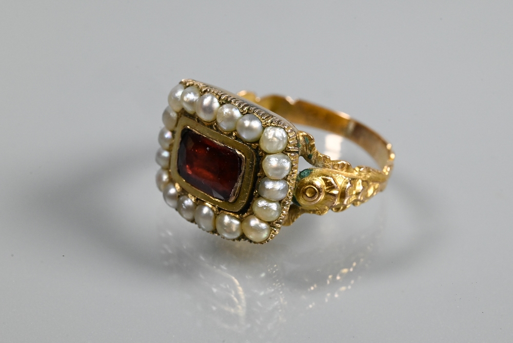 An early 19th century mourning ring, yellow gold set with rectangular seed pearl border enclosing - Image 5 of 7