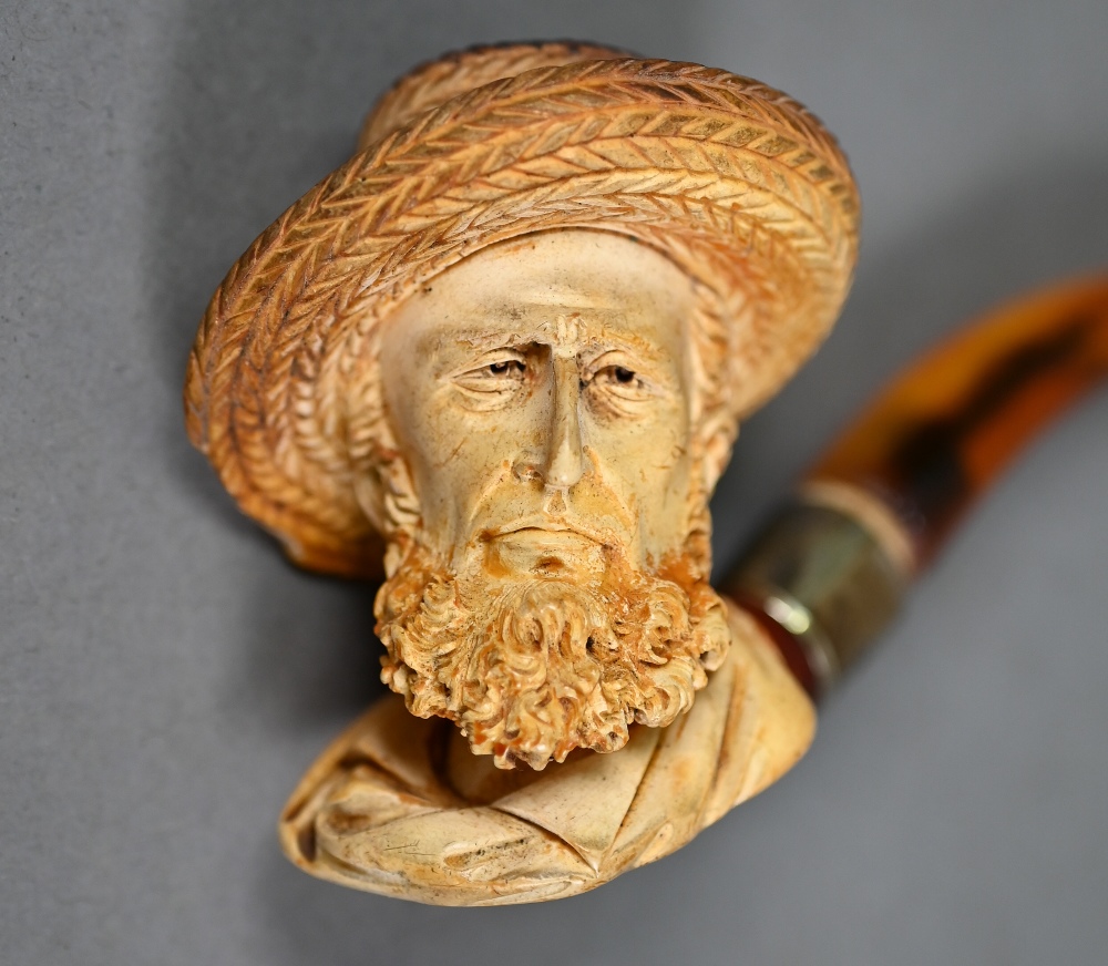 Edwardian Meerschaum pipe, carved as a bearded gentleman in a straw hat, on silver-mounted amber - Image 2 of 4