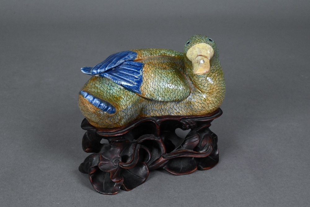 A pair of 18th century Chinese recumbent ducks, the well modelled naturalistic figures with their - Image 7 of 12