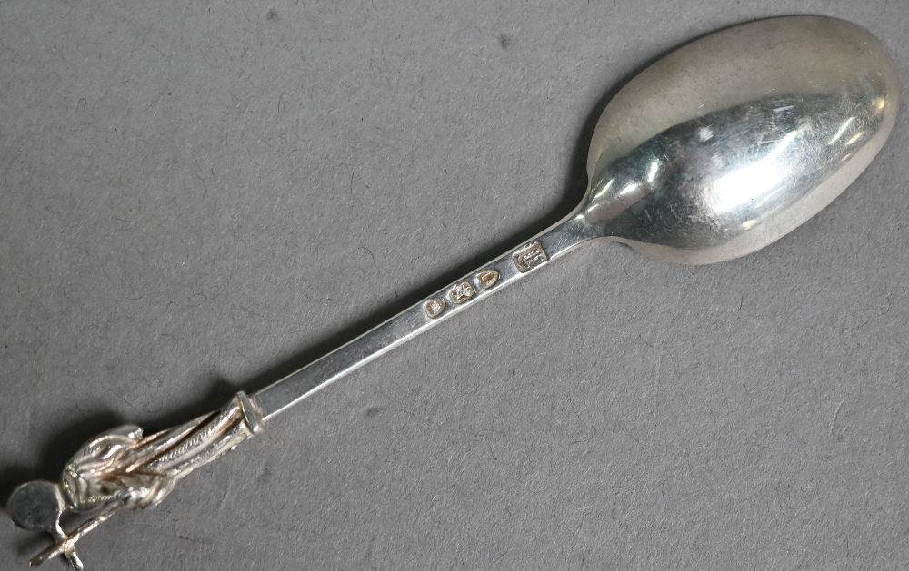 Victorian set of twelve silver teaspoons with Apostle finials, Edmond Johnson, London 1895, 6.1oz - Image 6 of 6