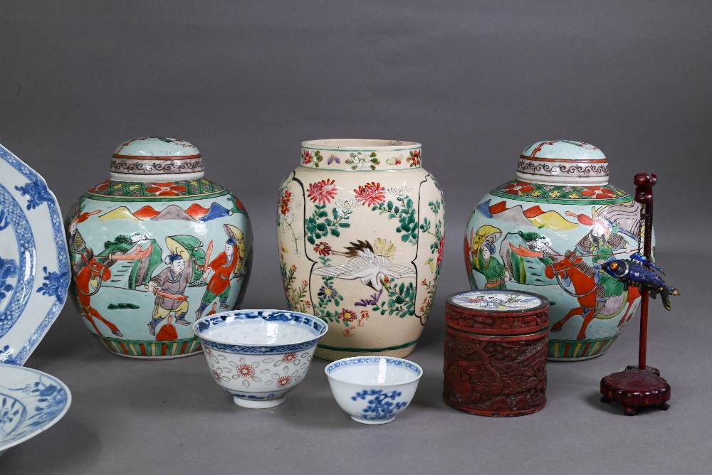 A pair of early 20th century Chinese ginger jars with domed covers, painted in the famille verte - Image 4 of 7