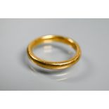 A 22ct yellow gold wedding band, size K, approx 4.6g