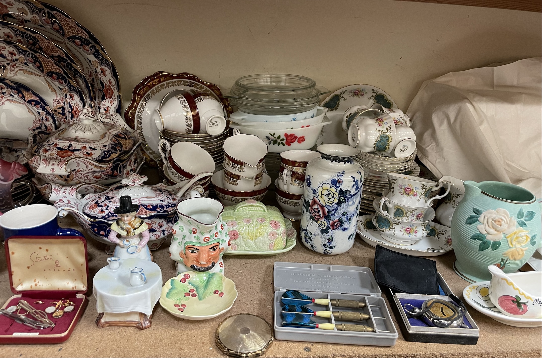 ***Unfortunately this lot has been withdrawn from sale*** A large lot including a Royal Albert - Bild 2 aus 4