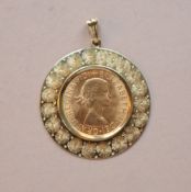 An Elizabeth II gold sovereign dated 1967 in a 14ct gold mount,