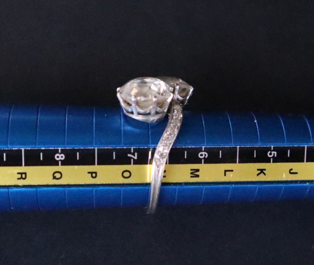 A two stone diamond ring, each old round cut diamond approximately 2. - Bild 6 aus 8