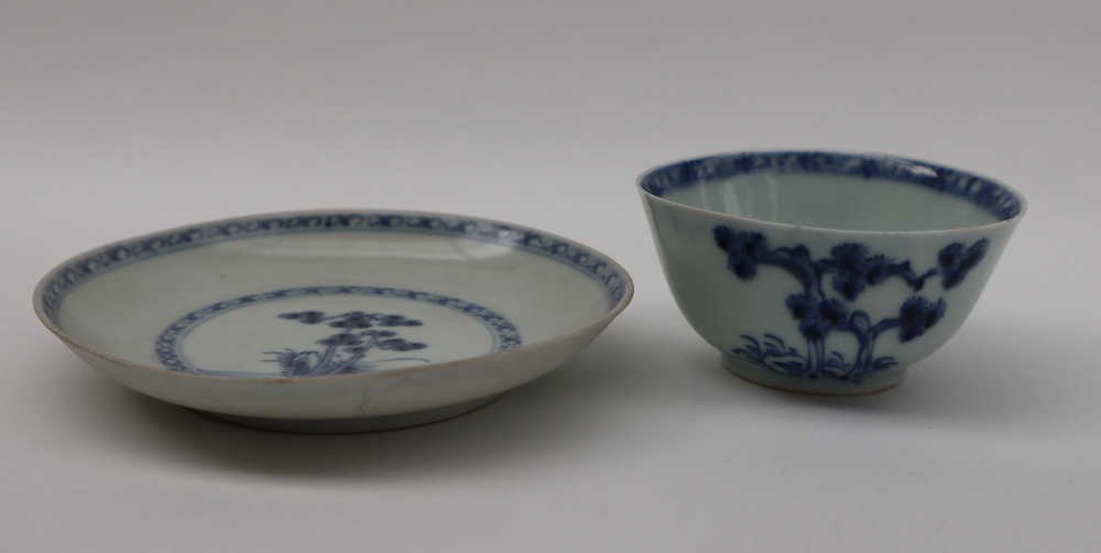 A Chinese Nanking Cargo blue and white porcelain tea bowl and saucer decorated with a tree and - Image 6 of 6