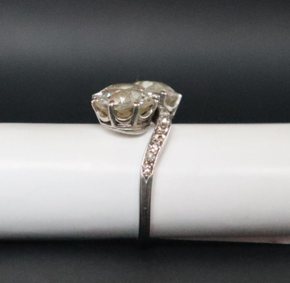 A two stone diamond ring, each old round cut diamond approximately 2. - Bild 5 aus 8