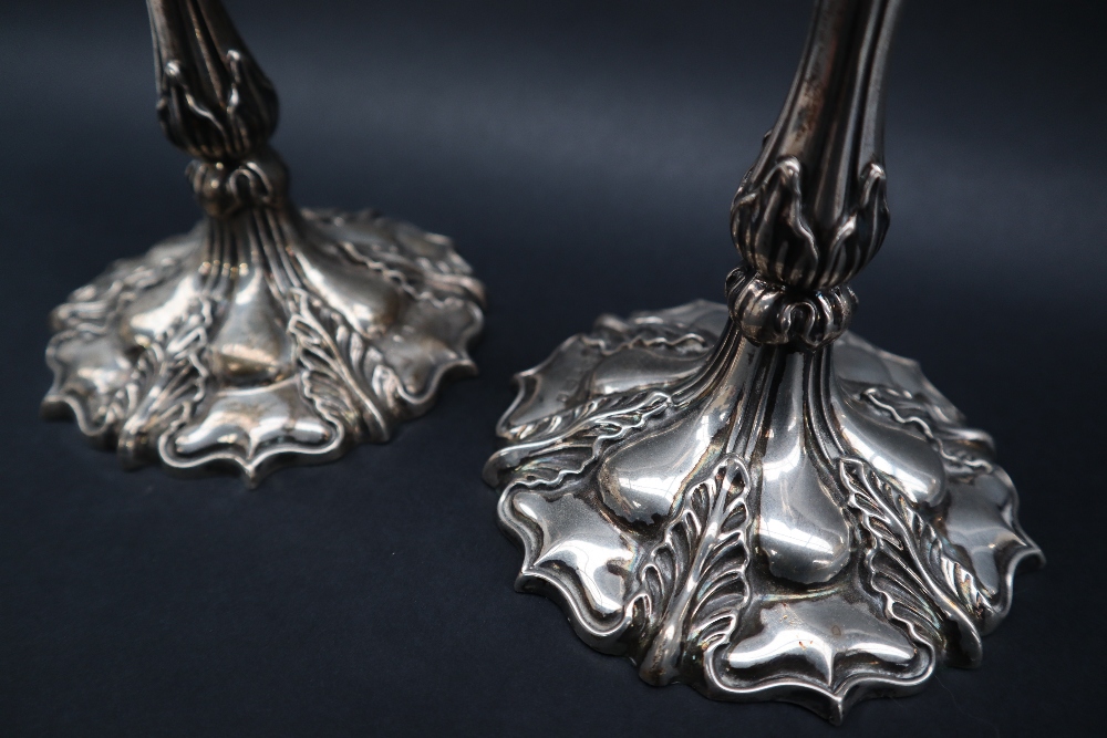 A pair of Edward VII silver candlesticks, - Image 2 of 6