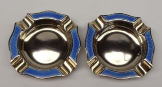 A pair of George V silver and blue enamel ashtrays of shaped circular form, Birmingham, 1929, 6.