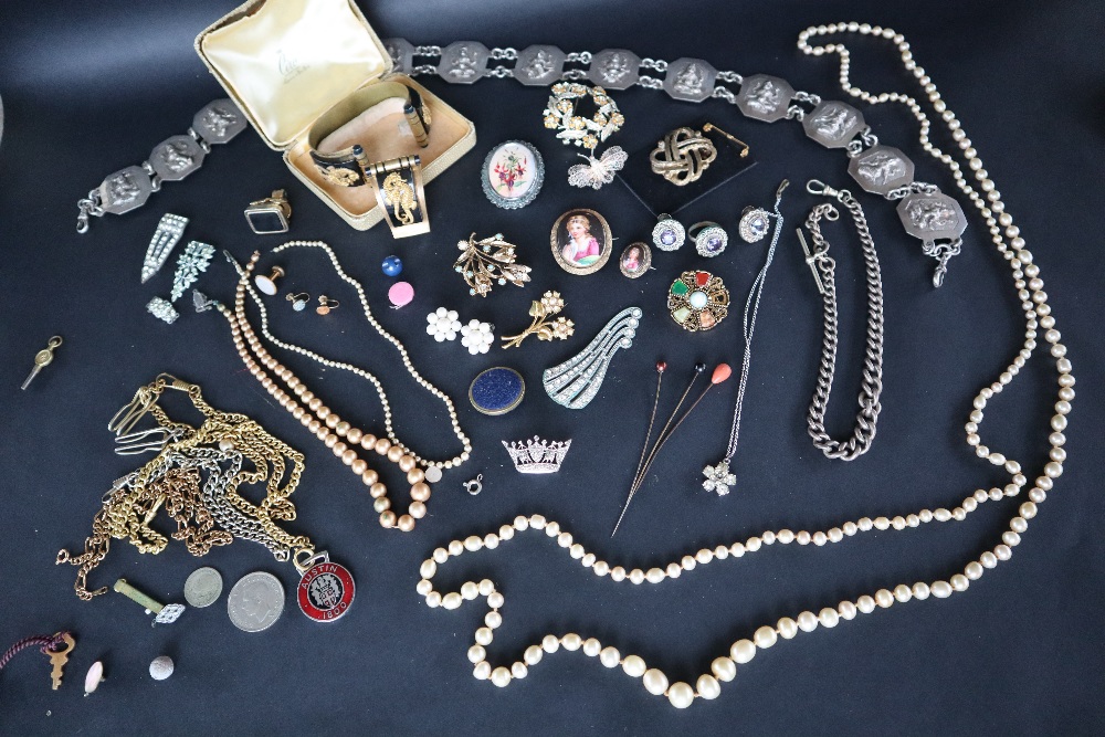 A silver Albert watch chain together with assorted costume jewellery including brooches, - Image 2 of 5