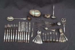 A George V silver dessert set, comprising a serving spoon and a set of six dessert spoons,