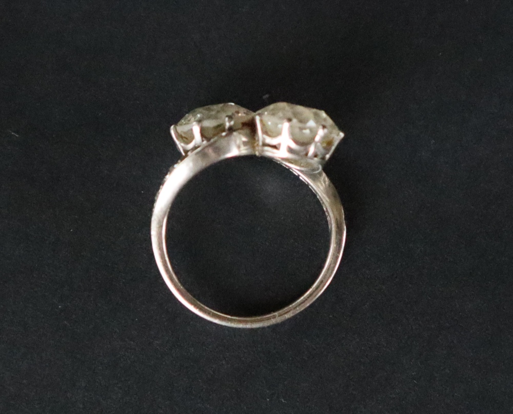 A two stone diamond ring, each old round cut diamond approximately 2. - Bild 3 aus 8