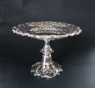 An Edward VII silver pedestal comport, with a shaped circular top with a pierced rim,