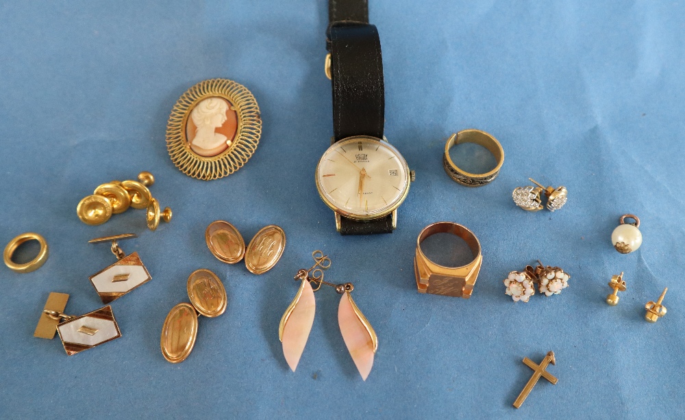 Assorted costume jewellery including rolled gold studs, brooches, pocket watch, wristwatches, - Bild 3 aus 4