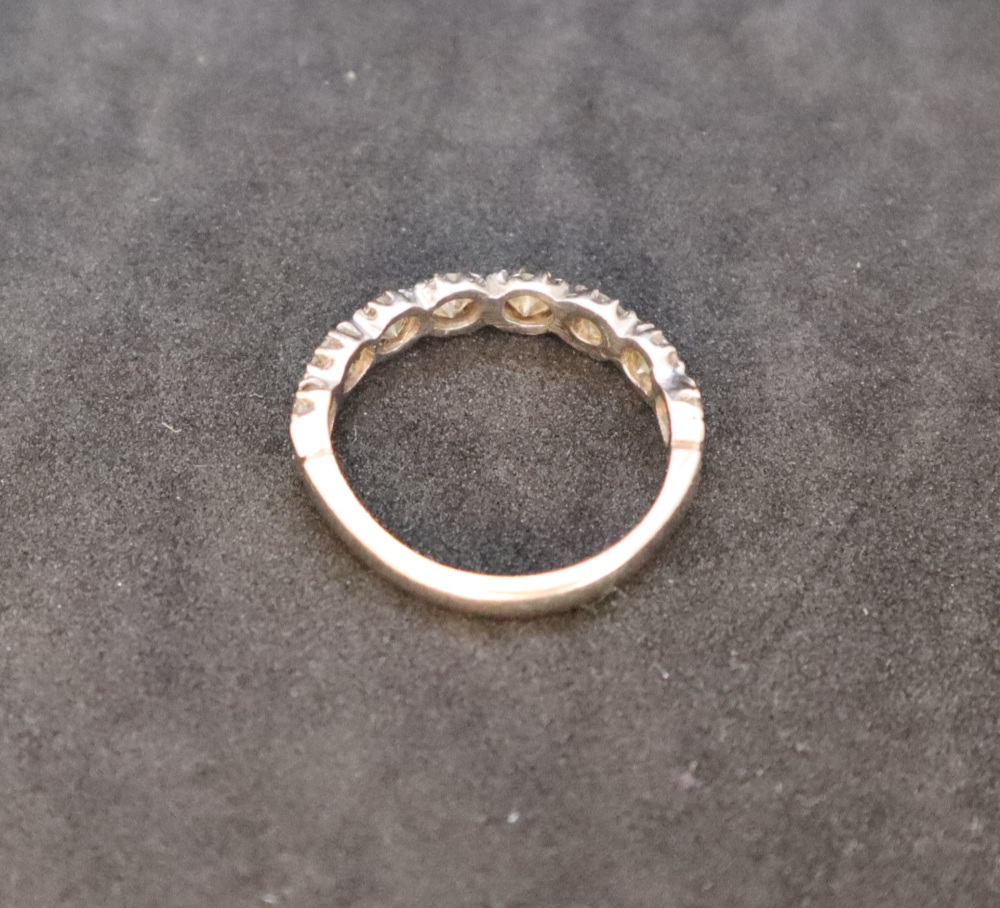 An eight stone half eternity ring, - Bild 4 aus 4