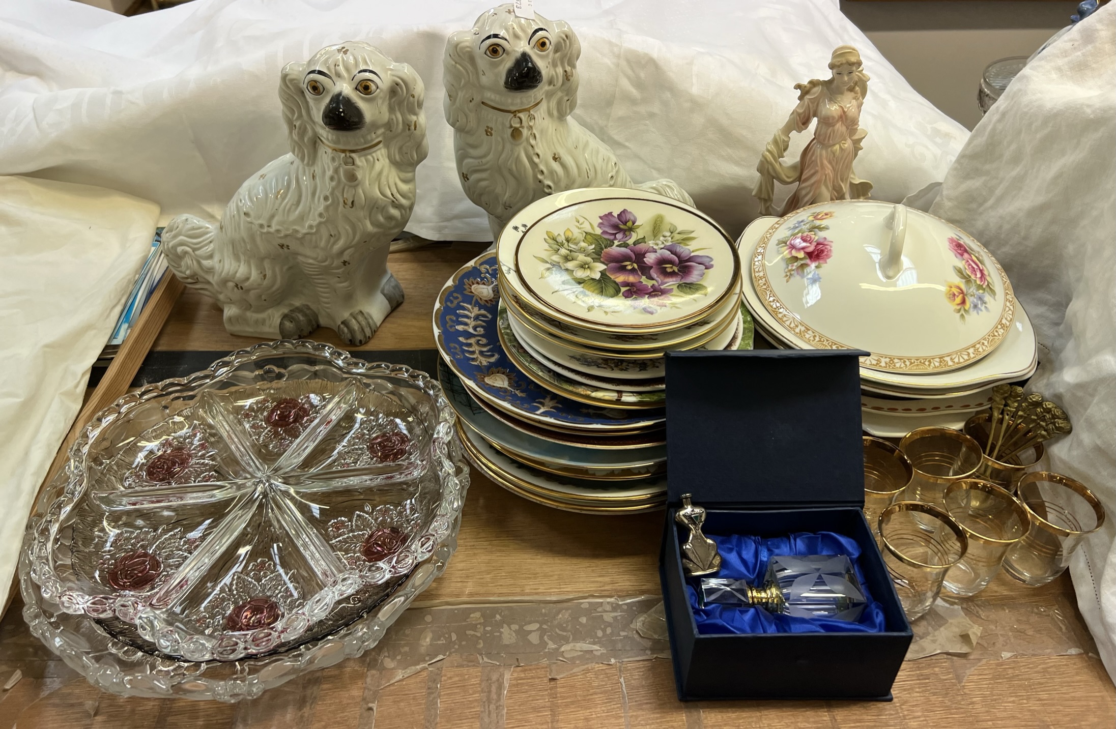 A pair of Staffordshire gilt decorated seated dogs together with a collection of decorative plates,