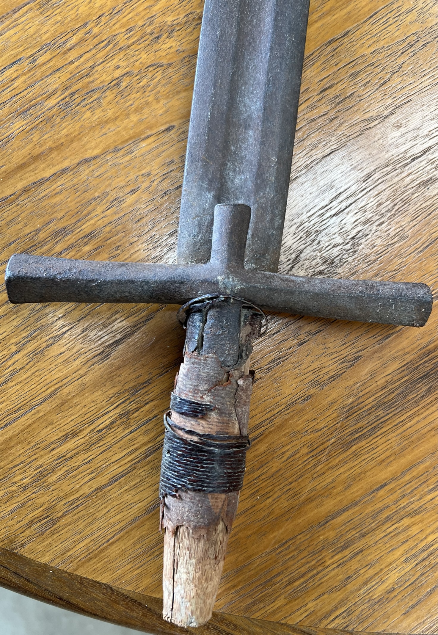 A double edged sword with a cast iron cross guard 106cm long - Bild 2 aus 2
