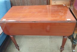 A Victorian mahogany Pembroke table with drop flaps on turned legs ***PLEASE NOTE THAT THIS LOT