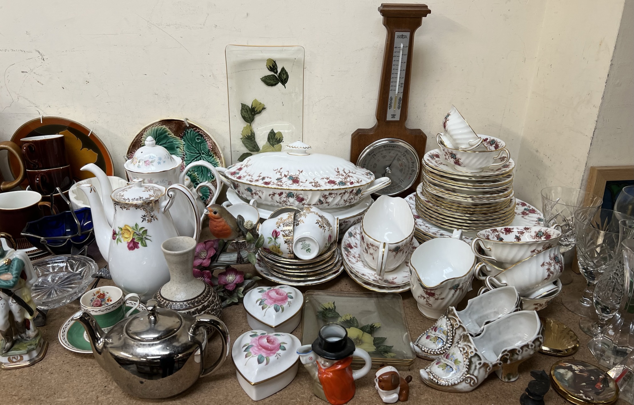 A Minton Ancestral pattern part tea and dinner service together with a Royal Stafford part tea set, - Bild 3 aus 4