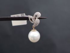 Gemporia - An 18ct gold South Sea cultured pearl and diamond pendant,