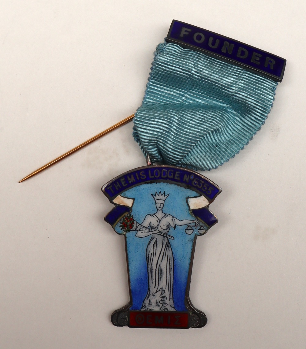 Freemasonry - A silver and enamel Founder's Jewel for the Themis Lodge No. - Bild 3 aus 4