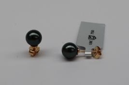 Gemporia - A pair of 18ct gold Tahitian cultured pearl earrings,