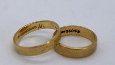 Two 18ct gold wedding bands,