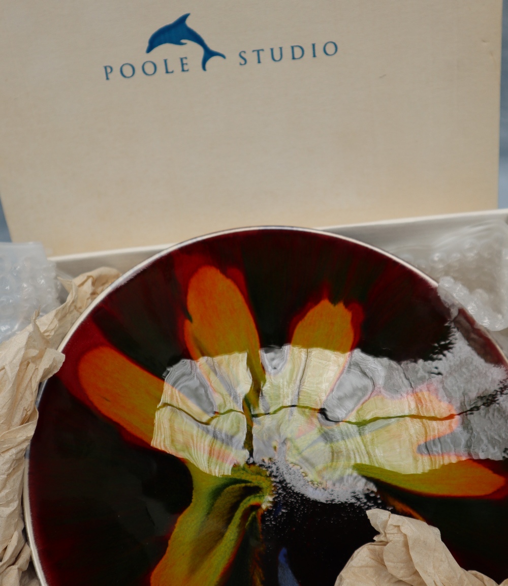 Poole pottery studio plate decorated with a "spider orchid", printed mark, - Bild 4 aus 4
