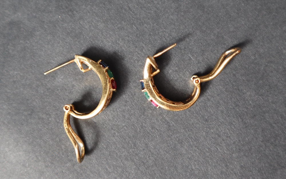 A pair of diamond, princess cut ruby, emerald and sapphire set earrings, - Bild 4 aus 4