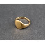 An 18ct yellow gold signet ring, with an oval panel, size G,