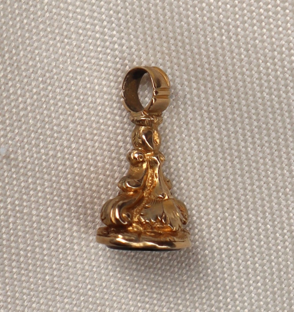 A two tone yellow and rose metal and hardstone fob seal engraved with a heart with a keyhole to the - Image 8 of 10