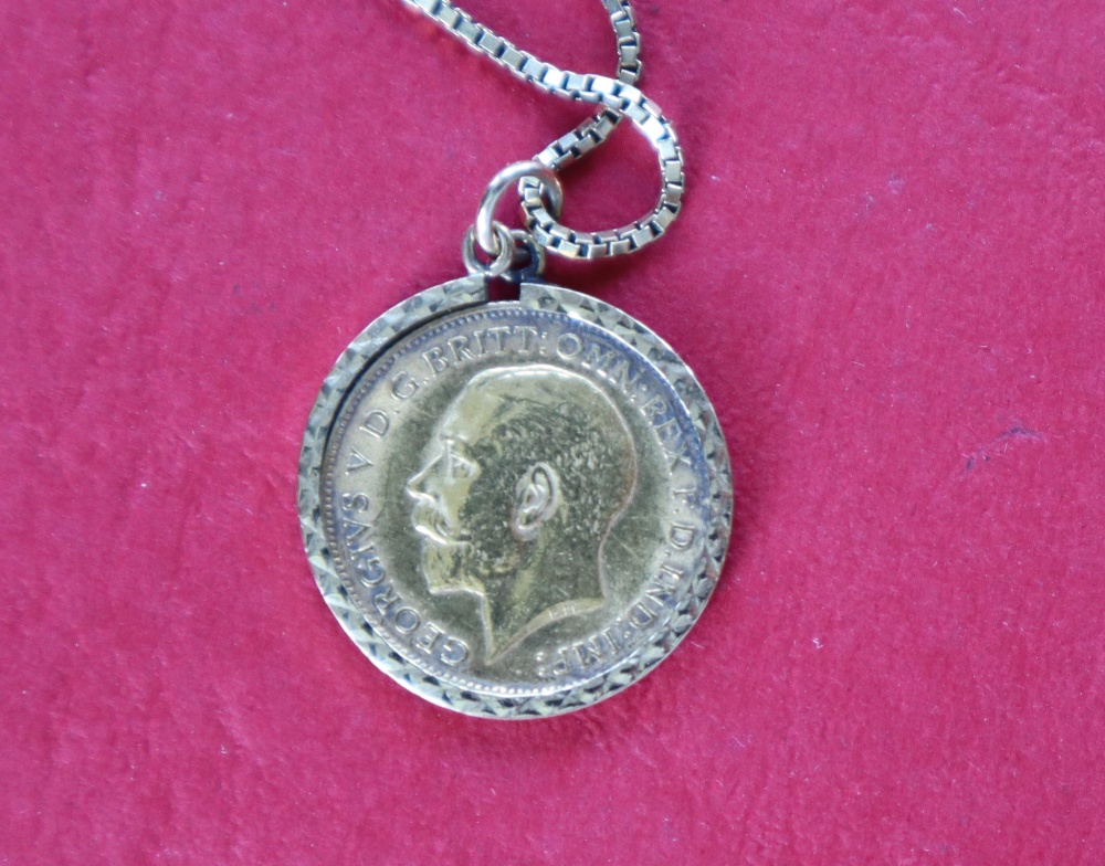 A George V gold half sovereign, dated 1911 in a 9ct gold mount on a 9ct gold chain, - Image 3 of 3