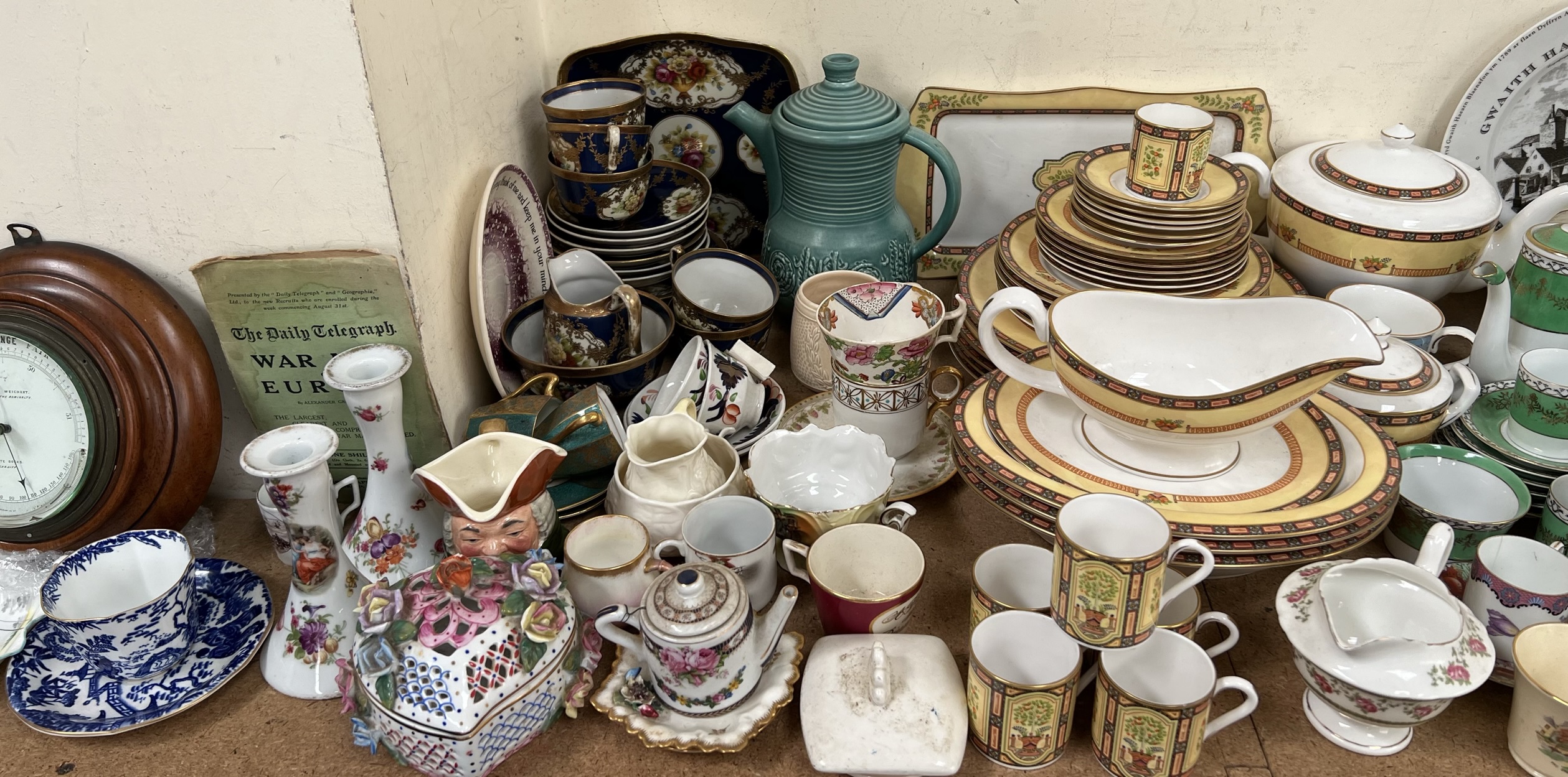 A Noritake part tea set together with cabinet cups and saucers, - Bild 2 aus 4